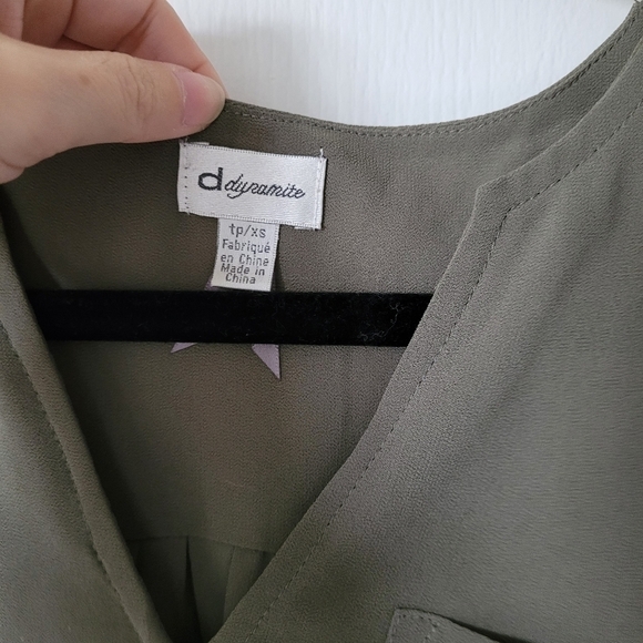 Dynamite xs army green sleeveless vneck top - Picture 11 of 12